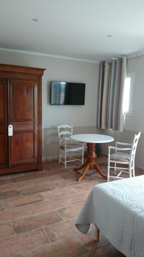 Au Relais Provencal Otel Bagnols-en-Forêt Dış mekan fotoğraf
