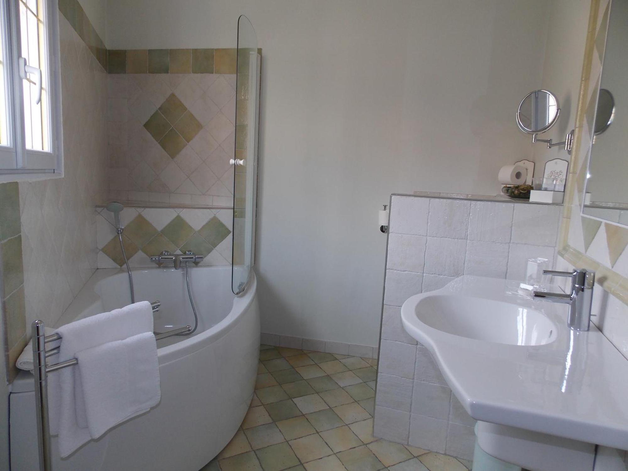 Au Relais Provencal Otel Bagnols-en-Forêt Oda fotoğraf
