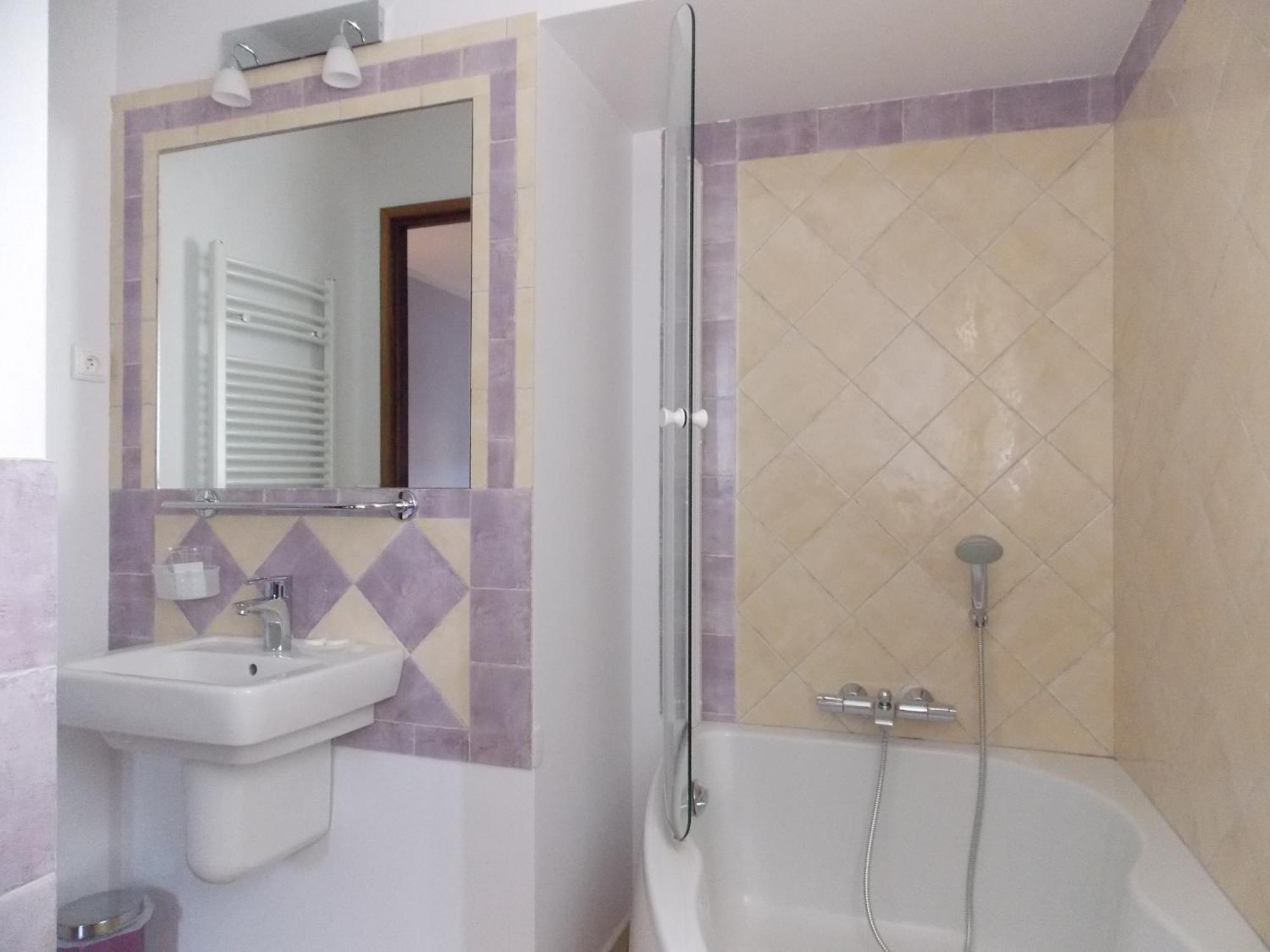 Au Relais Provencal Otel Bagnols-en-Forêt Oda fotoğraf