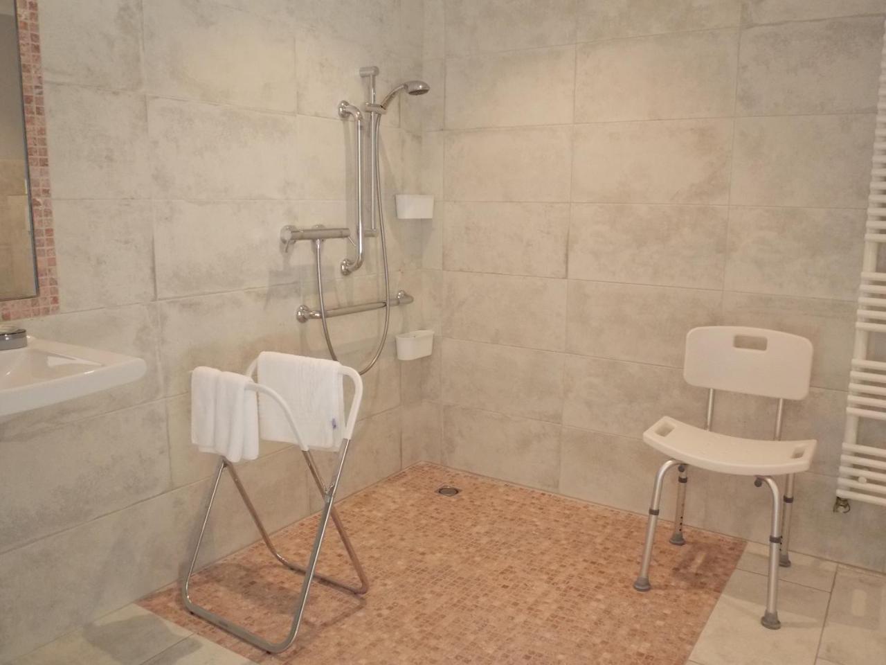 Au Relais Provencal Otel Bagnols-en-Forêt Dış mekan fotoğraf